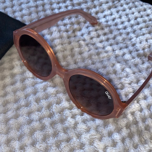 Authentic Quay Sunglasses Chill Pill in Rose - Picture 8 of 9